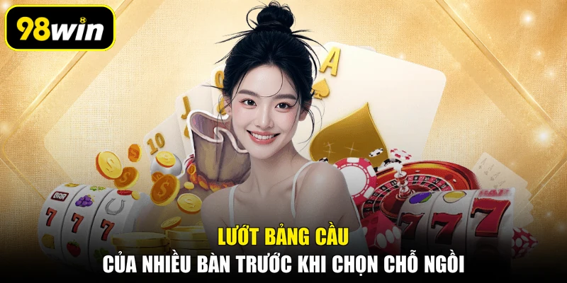 Lướt bảng cầu của nhiều bàn trước khi chọn chỗ ngồi